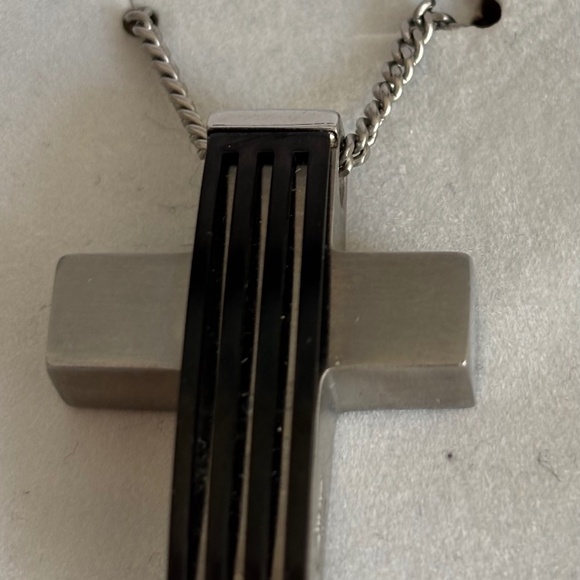 Colibri Stainless Steel Cross on Chain - Picture 2 of 6